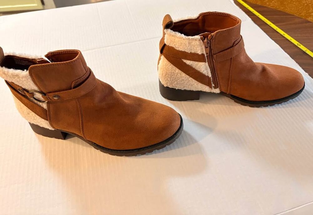 BOBCYDE Brown Sherpa Ankle Boots Sz 10M w/ Zippers